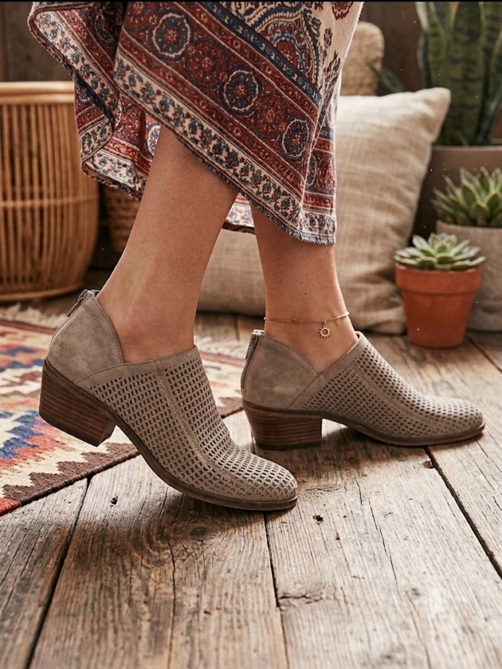 Vince Camuto Paletta  Perforated Leather Shooties Booties Tan Size 10